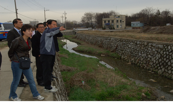 금곡동 LG빌리지 1단지 앞 주변 하수차집관거 실태조사 현장방문(2)