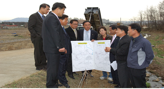 금곡동 LG빌리지 1단지 앞 주변 하수차집관거 실태조사 현장방문(1)
