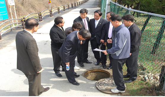 제246회 임시회 기간 중 광교산 주변 하수차집관거 실태 조사 현장방문(3)