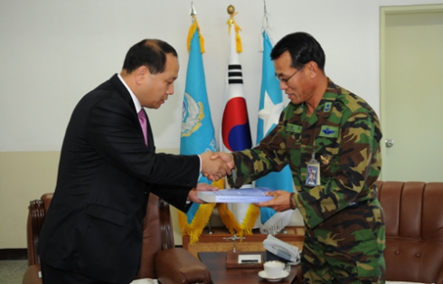 비행장 피해조사 용역 최종보고서 전달