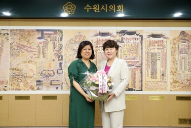 6.29 조미옥의원꽃다발 전달