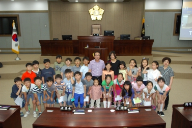 영동초교시의회관람