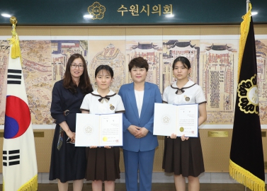 6.16 수원시 직업계고 모범학생 수원시의회의장 상장 수여식