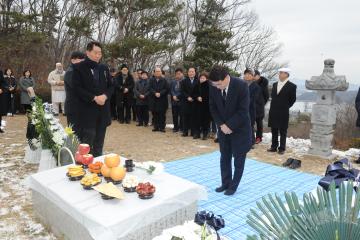 20240114 심재덕 전시장 묘소참배