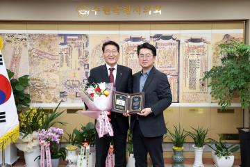 20230105 경기도일간기자단 2022년 우수의정행정대상 우수의정대상 특례시의회 의장 부문 수상