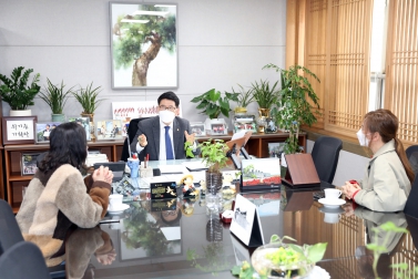 3.18 김기정 부의장 영통6단지 주민 일행