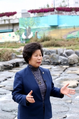 원천리천에서 수원방송 현장 인터뷰