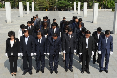 제10대 수원시의회 개원 현충탑참배
