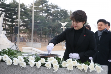 1.1 현충탑 참배 