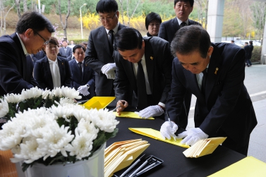 세월호 1주년 추모분향소 합동 참배