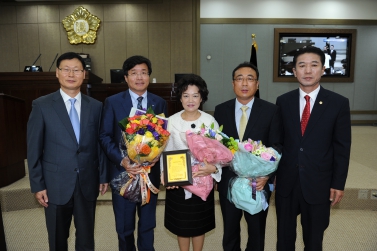 박정란 의원 지방의정봉사대상 수상
