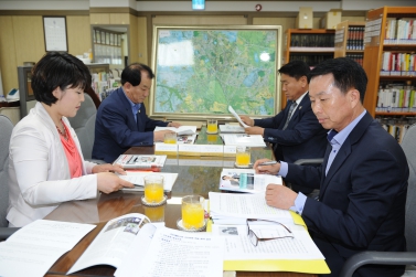  군지련 좌담회 개최