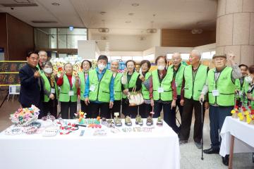 20241008 수원시 주야간보호연합회 이용 어르신 작품전시회