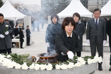 1.1 현충탑 참배