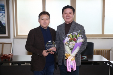 2.17 입주자대표 유재광의원 수상