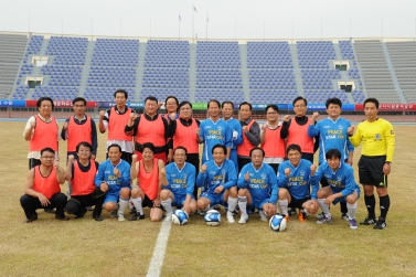 수원시의회 축구단 기자단과 친선경기