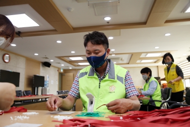 9.3 마스크 목걸이 줄 만들기 자원봉사