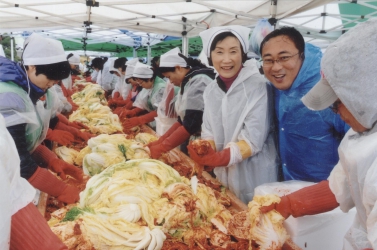 수원시 불우이웃돕기 김장담그기
