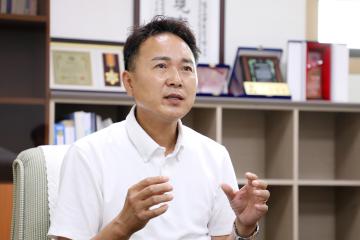 20220719 강영우 위원장 의회소식지 인터뷰