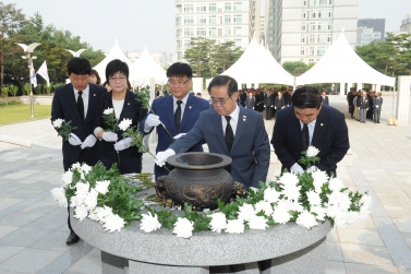 광복절 현충탑 참배