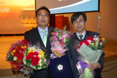 전국 시`도 의회 협의회 지방의회의원 우수 의정사례 공모에서 모범상 수상.