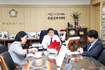 20230518 일간투데이 허필숙 국장 등 차담