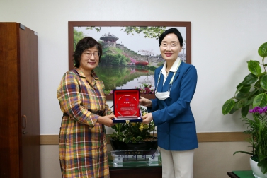7.24 이미경 의원 대한간호정우회 의정대상 수여