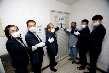 10.8 국가유공자 명패 달아드리기