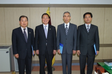 2005 회계연도 결산 검사위원 위촉식