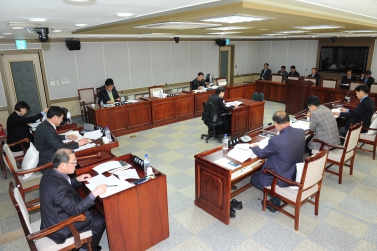 제303회 임시회 녹지교통위원회 조례안 심사