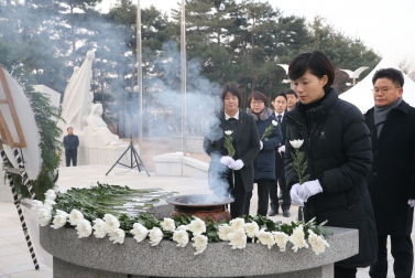 1.1 현충탑 참배 