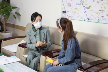 20210517 수원시의회 유튜브 촬영_이미경 위원장