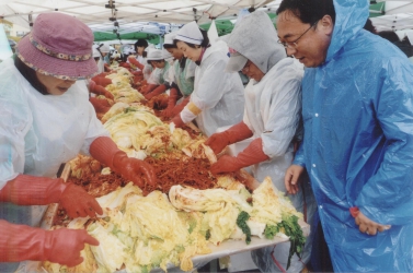 수원시 불우이웃돕기 김장담그기