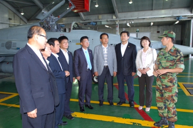 수원시의원들 제10전투비행단 방문