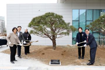 20251219 수원특례시의회 신청사 개청 기념 상임위원회 식수식 개최