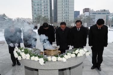 1.1 새해맞이 현충탑 참배