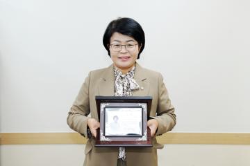 20221202 김경례 의원 감사패 수상