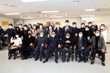 20220206 중부일보 조영남 팝아트 작품전