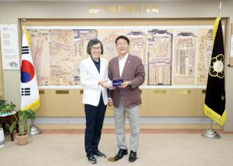 20240627 영통복지관 관장 이영애 감사패