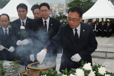 제67주년 광복절 현충탑 참배